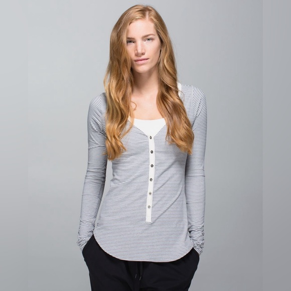 Lululemon Awesoma Henley - Size 4 or Size XS - Picture 1 of 4